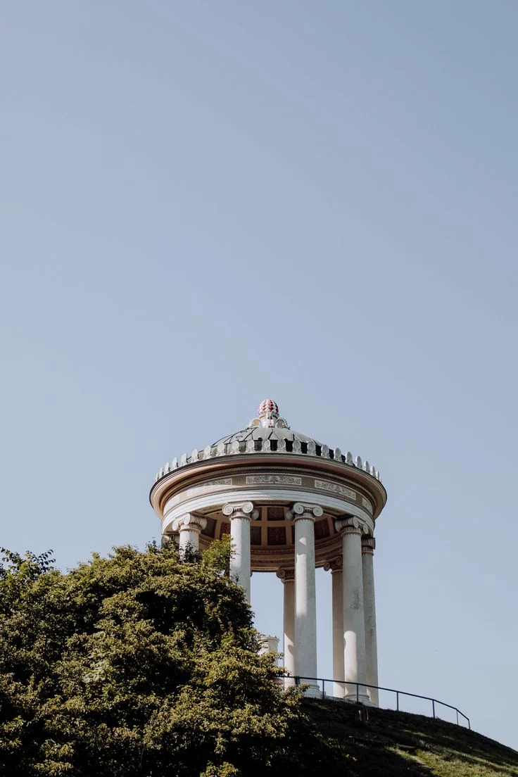 Monopteros im Englischen Garten, nahe der Praxis